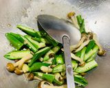 清炒秋葵鴻喜菇的食譜步驟4照片