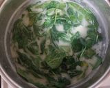 A picture of step 4 of Blue Cheese and Spinach Cream Soup.