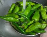 A picture of step 1 of Hari mirch ka paste.