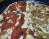 Foto del paso 8 de la receta: Pizza integral de cebolla y morrón asado