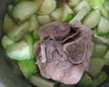 Foto del paso 5 de la receta: Codillo o chambarete de cerdo entomatado (tomate verde)