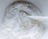 Foto del paso 1 de la receta: Medialunas de manteca