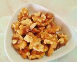 Foto del paso 1 de la receta Ensalada tibia de rúcula con queso y nueces