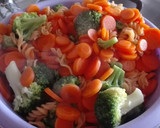 Foto del paso 1 de la receta: Brócoli y zanahorias con pasta de lentejas al ajillo