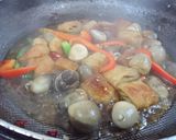 Hình bước làm 2 của món Mì căn kho nấm rơm chay