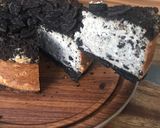 Foto langkah ke 7 dari resep Baked Oreo Philly Cheesecake.