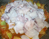 Foto del paso 6 de la receta: Guiso de papas con calamarcitos