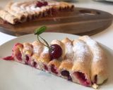 Meggyes LABIRINTUS joghurtos tésztából recept fázis 3 fotója