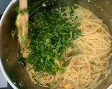 Foto del paso 2 de la receta: Tallarines con huevos y perejil