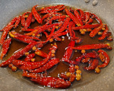 Foto del paso 4 de la receta: Salsa macha con chicharrón de Habanero