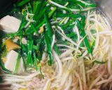 Hình bước làm 2 của món Canh hẹ, đậu hũ