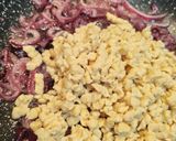 Lilahagymás - szalonnás nokedli recept fázis 4 fotója