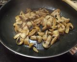 Foto del paso 5 de la receta: Salteado de pulpo con gulas y verduras