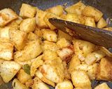 A picture of step 2 of Leftover Idli Podi Tadka.
