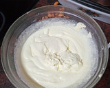 Foto del paso 1 de la receta: Mousse de limón con nectarina y galleta