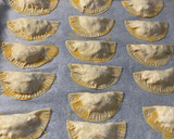Foto del paso 3 de la receta: Empanadillas de atún y huevo 🥚
