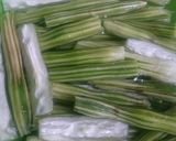 Foto langkah ke 1 dari resep Sayur bening buah kelor ala rika.