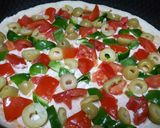 صورة لخطوة 2 من وصفة بيتزا بالأجبان 🧀🧀🍕🍕👌👍