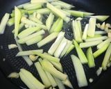 รูปขั้นตอนการทำที่ 2 ของ มะระหวานผัดไข่ สูตรไร้น้ำมัน
