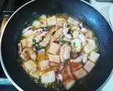 Foto del paso 3 de la receta: Sepia al ajillo con patatas