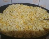 A picture of step 2 of Oggarane kadalepuri(puffed rice).