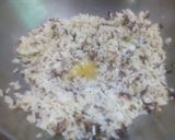 A picture of step 3 of Bhat Bhaja.