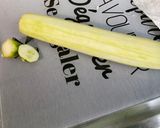 Une image de l'étape 1 de Bâtonnets de concombre sauce coriandre skyr moutarde et citron.