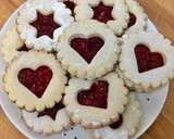 Foto del paso 10 de la receta: Galletas de mantequilla con mermelada de frambuesa
