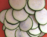 Foto del paso 2 de la receta: Calabacines con cebollas y mozzarella