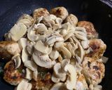 Foto del paso 3 de la receta: Albóndigas de pollo al puerro con puré