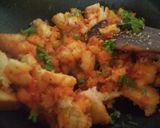 A picture of step 6 of Leftover Schezwan BreadUpma.