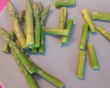 Foto del paso 1 de la receta: Gallo enrollado con espárragos y salsa de limón