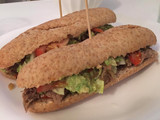 Sanguche de vacío completo, con papas fritas y huevo frito