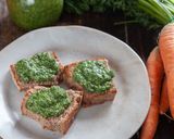 Foto del passaggio 3 della ricetta Pesto di ciuffi di Carote