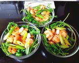 A picture of step 3 of My Garlic & Sweet Chilli prawns on a Wild Rocket bed 🤗.