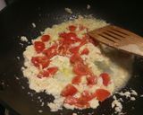 A picture of step 2 of Pasta with crab.