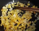 Hình bước làm 2 của món Trứng omelet kiểu Tây Ban Nha