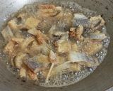 Foto langkah ke 2 dari resep Ikan Asin Cabe Ijo.