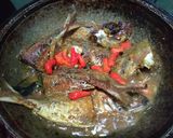Foto langkah ke 6 dari resep Ikan kembung Pesmol Bumbu Kuning.
