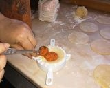 Pas rețetă Panzerotti umpluți cu pește spadă, muguri de pin și stafide 2 fotografie