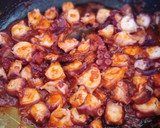 Foto del paso 5 de la receta: Pulpo en salsa de tomate