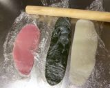 A picture of step 4 of Japanese Kawaii Kusa-Mochi.