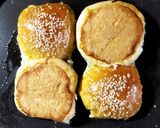 Foto langkah ke 7 dari resep Burger Isi Ayam Krispy Dengan Homemade Bun.