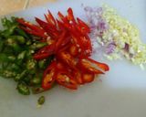 Foto langkah ke 2 dari resep Kwetiau Goreng Pedass Jamur Kancing &Tauge #enakanbikinsendiri.