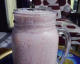 Foto langkah ke 2 dari resep Strawberry smoothie.