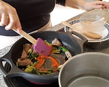 Foto del paso 4 de la receta: Pasta con Salteado de Verduras y Hamburguesa