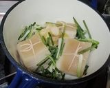 รูปขั้นตอนการทำที่ 2 ของ หมูสามชั้นตุ๋นซีอิ๊วใส่ถั่วลิสง