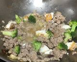 รูปขั้นตอนการทำที่ 3 ของ หมูสับผัดไข่เค็ม~เต้าหู้ไข่~บรอกโคลี