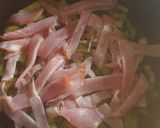 Une image de l'étape 3 de Pâte courgettes champignons bacon au chèvre.