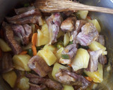 Foto del paso 4 de la receta: Cazuela de cordero con patatas